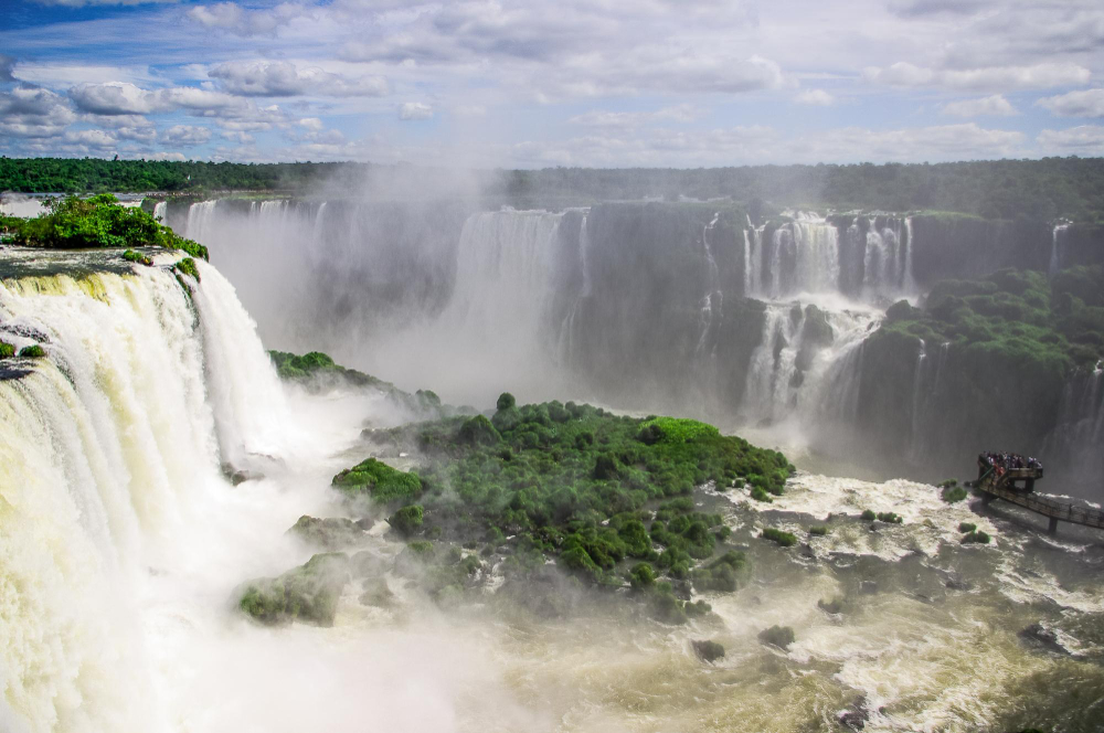 Turismo paranaense supera média nacional no acumulado de janeiro a novembro de 2024