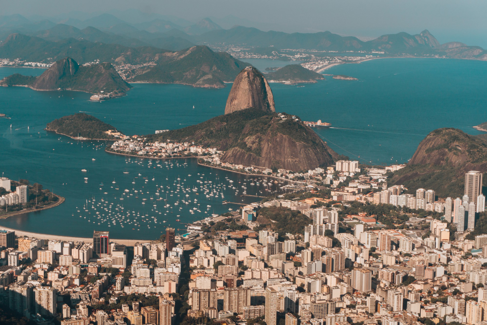 Hospedagens no Rio sobem 142% em dezembro, enquanto demais capitais têm queda no preço da viagem