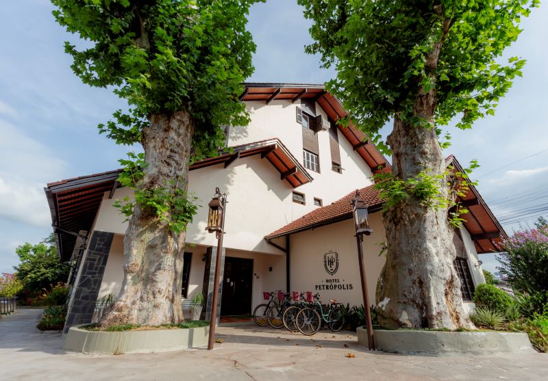 Hotel Petrópolis celebra alta temporada com atenção especial ao turismo familiar, em Nova Petrópolis