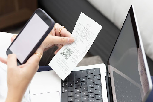 Pesquisa revela que 35% dos viajantes corporativos ainda pagam despesas em viagens por conta própria e só depois recebem o reembolso