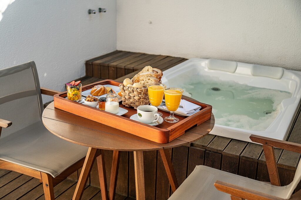 Hotel estilo "casa de praia" concorre ao prêmio de Suíte Mais Elegante do Brasil