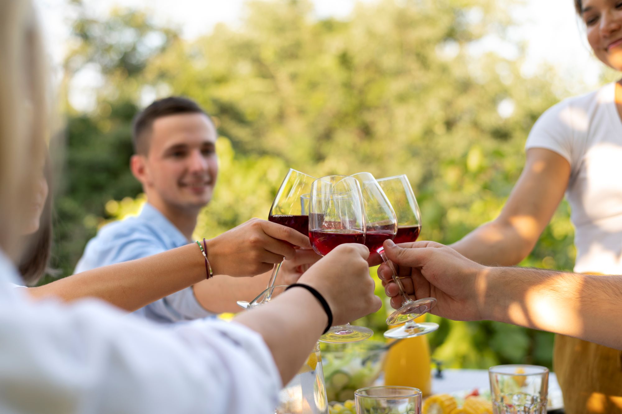 Enogastronomia: brasileiros vão além do simples ato de beber vinho e vivem experiências sensoriais nos locais de produção, impulsionando o turismo
