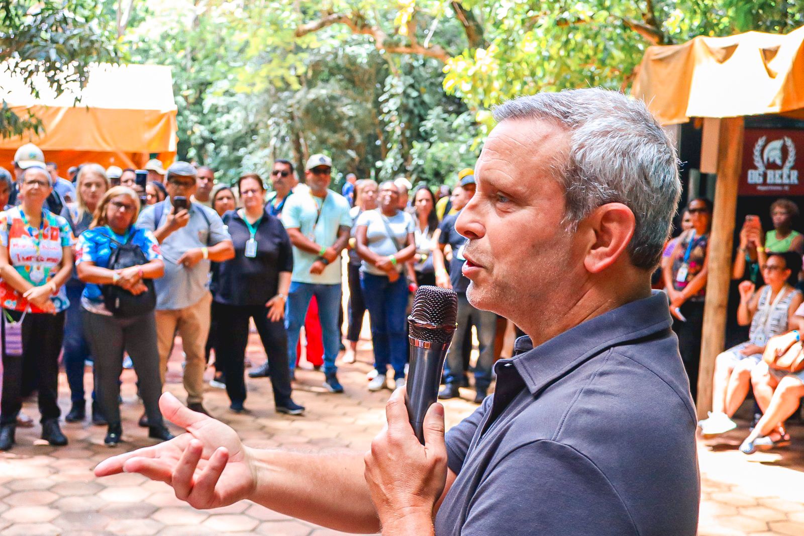 Maior parque de dinossauros da América Latina, Terra dos Dinos reúne cerca de 250 guias em evento gratuito e impulsiona o turismo no estado do RJ